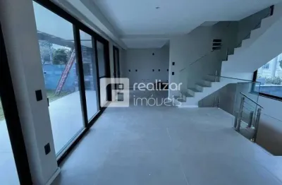 Casa com 3 quartos à venda em jurerê, florianópolis  por r$ 3.500.000