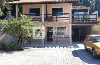 Casa com 3 quartos para alugar na barra da lagoa, florianópolis  por r$ 4.200