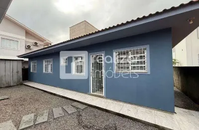 Casa com 2 quartos para alugar no aririu, palhoça  por r$ 2.500
