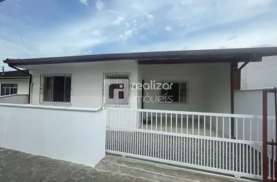 Casa com 2 quartos para alugar na barra do aririú, palhoça  por r$ 2.600