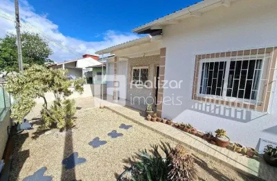 Casa com 3 quartos para alugar no forquilhas, são josé  por r$ 4.000