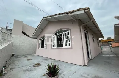Casa com 2 quartos para alugar no fazenda santo antônio, são josé  por r$ 3.000