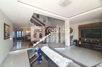 Casa com 3 quartos para alugar no Centro, Palhoça  por R$ 15.680