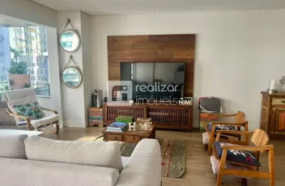 Apartamento com 3 quartos para alugar no Centro, Florianópolis  por R$ 7.500