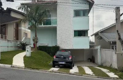 Lindo sobrado com piscina ótima localização no condominjo arujá 5