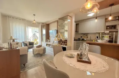 Apartamento finamemte mobiliado, com sacada e vaga dupla de garagem à venda no b