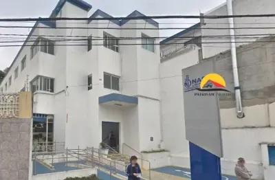 Prédio com 16 salas para alugar na Rua Ignácio Alves de Mattos, 140, Itaquera, São Paulo