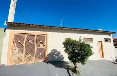 Casa com 3 quartos para alugar no Lorenzetti, Marília 