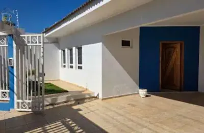 Casa à venda no Jardim Jequitibá, Marília 