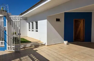 Casa à venda na Rua Júlio Albertoni, 117, Jardim Jequitibá, Marília