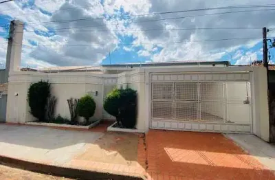 Casa com 3 quartos para alugar no Jardim São Domingos, Marília 