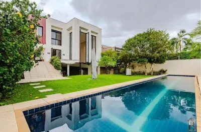 Casa exclusiva na city boaçava com 553m², 3 suítes, 8 vagas, piscina, espaço gourmet e projeto de júlio pekelmann. localização nobre próxima ao parque villa lobos.