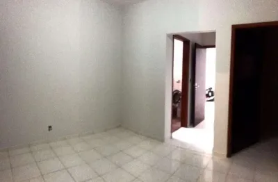 Casa com 3 quartos para alugar na Rua Carlos Botelho, 206, Jardim Maria Izabel, Marília