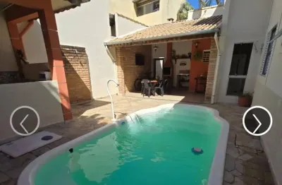 Excelente  casa a venda com ponto comercial e ótima localização