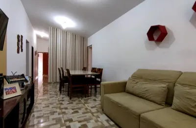 Casa com 04 quartos, sendo 02 suítes. tab. dos martins