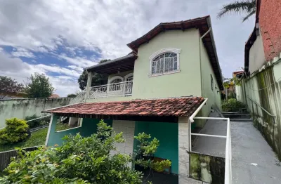 Casa com Quintal Amplo e 525m² no Céu Azul | 3 Quartos | 4 Vagas | Próxima à Pampulha