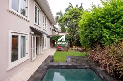 Casa exclusiva na cidade jardim com segurança total de alto padrão.
