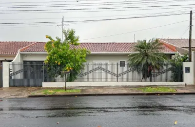 Casa à venda na zona norte de maringá com piscina | 3 quartos  sendo 1 suíte