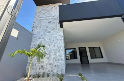 Casa com arquitetura moderna, com 03 suítes no bom jardim