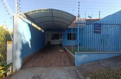 Casa à venda no parque tarumã. boa localização dentro do bairro.