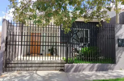 Casa com 2 quartos à venda na Rua Pioneiro Antônio de Paula Freitas, 800, Jardim Império do Sol, Maringá