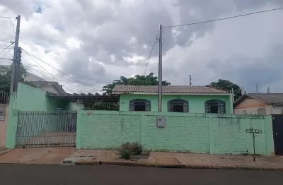 Casa à venda com duas residências no terreno no Jardim Ipanema
