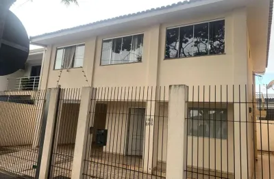 Casa à venda com 3 dormitórios, churrasqueira e localização estratégica