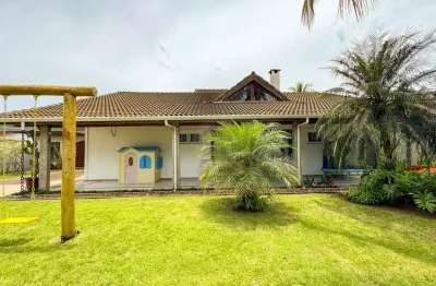 Casa e terreno amplo na praia de juquehy, poucos passos da praia - à venda