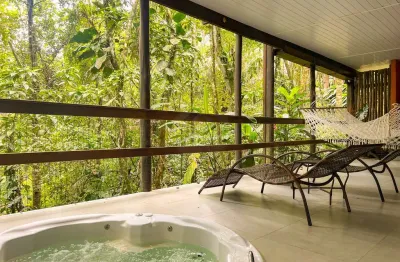Refúgio em meio a natureza, casa em condomínio na praia de juquehy - venda