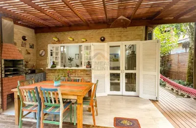 Casa térrea em condomínio arborizado na mata atlântica da praia de juquehy - à venda