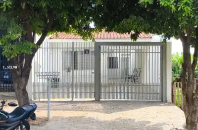 Casa Térrea para Venda em Maringá, Jardim Leblon, 2 dormitórios, 2 banheiros, 3 vagas