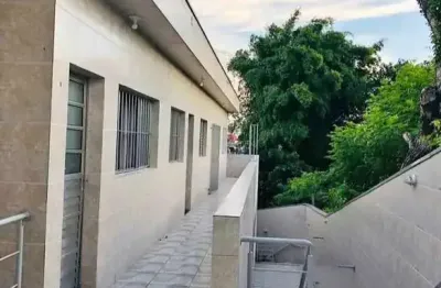 Locação casa r$ 1.450,00 cidade dutra (condomínio fechado)  1 dormitório