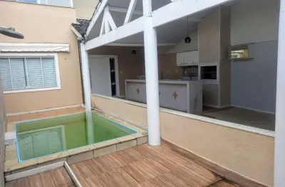 Casa triplex-4 quartos-piscina-area gourmet-vargem pequena