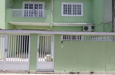 Casa duplex -4 qtos-armarios- localizacao privilegiada .vargem pequena