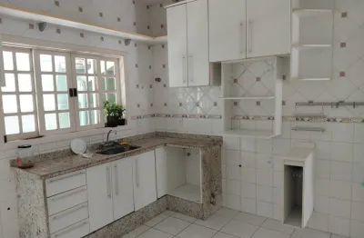 Casa duplex -4 qtos-armarios- localizacao privilegiada .vargem pequena