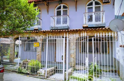 Casa duplex-condominio fechado -quintal-piscina -vargem pequena