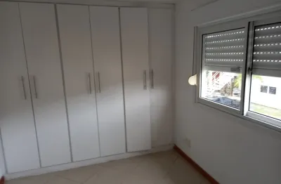 Casa dúplex-3 quartos -localizacao privilegiada-vargem pequena