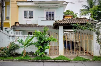 Casa dúplex-4 quartos-suite-proxima colégio Tamandare-Vargem pequena