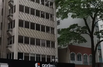 Ampla sala comercial com 290m² privativos no centro de curitiba