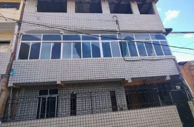 Casa toda reformada com 2 quartos, sala, cozinha, banheiro, varanda.