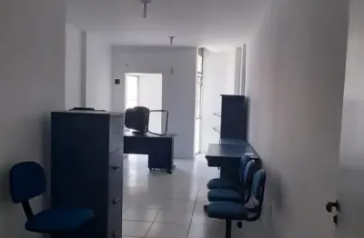 Sala no comércio ampla com banheiro privativo e mobiliada. simplesmente espetacular