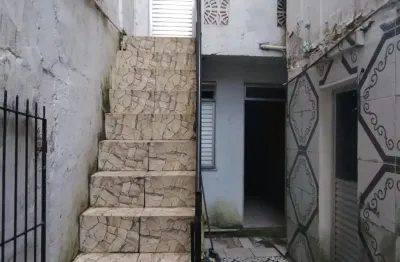 Oportunidade no pero vaz casa com andar e cobertura, rua principal.