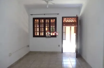 Casa em condomínio a pouco metros da praia martim de sá