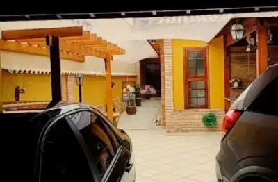 Casa com 3 quartos à venda na Rua Bahia, 303, Centro, Jacareí