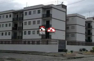 Excelente apartamento no indaiá, próximo à padaria e farmácia. a 260 metros da praia.