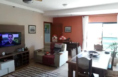 Apartamento amplo em condomínio com apenas 12 apartamentos.