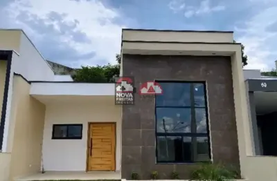Casa confortável em um condomínio tranquilo e seguro!