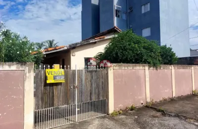 Casa | antiga, 2 dormitórios e 300m² de terreno - ótima localização!