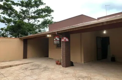 Excelente casa térrea  3 dorms, há  poucos metros da praia