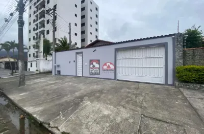 Excelente casa com piscina ,churrasqueira e bem localizada na martim de sá